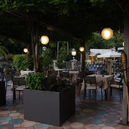 瑟坦团纳尔滨海酒店 酒店